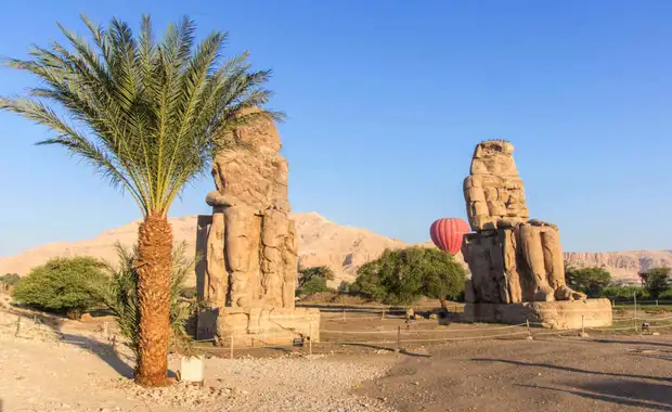 Horus des Pyramides au Nil ( entrée et sortie Caire )J/D - 18