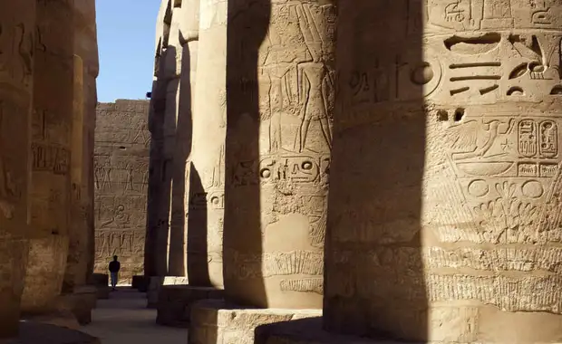 Horus des Pyramides au Nil ( entrée et sortie Caire )J/D - 17