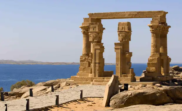 Horus des Pyramides au Nil ( entrée et sortie Caire )J/D - 10