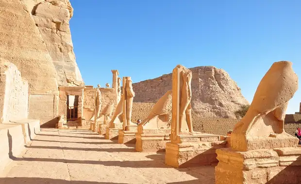Horus des Pyramides au Nil ( entrée et sortie Caire )J/D - 7