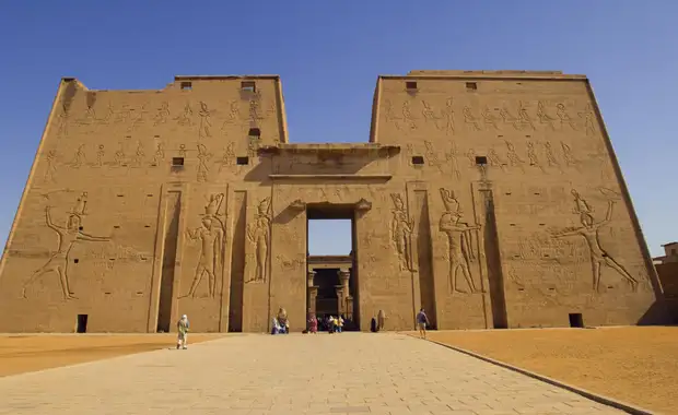 Horus des Pyramides au Nil ( entrée et sortie Caire )J/D - 13