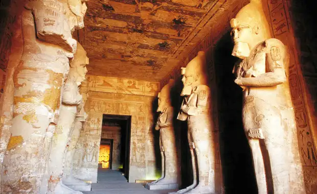 Horus des Pyramides au Nil ( entrée et sortie Caire )J/D - 23