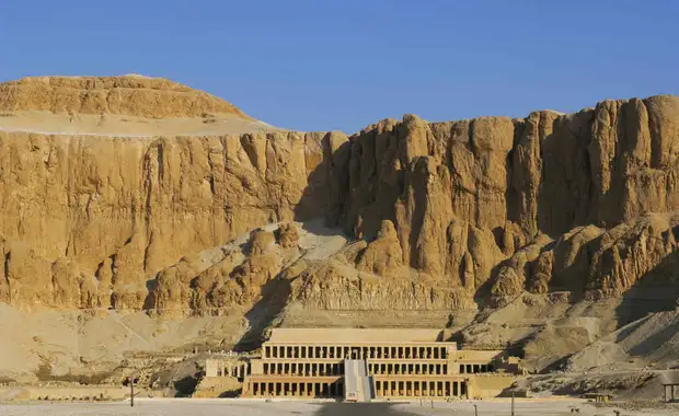 Horus des Pyramides au Nil ( entrée et sortie Caire )J/D - 21