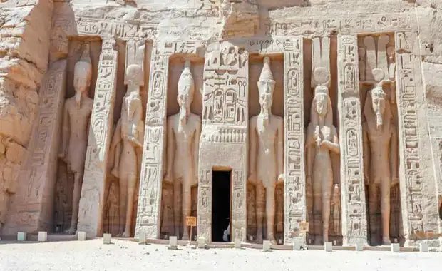 Horus des Pyramides au Nil ( entrée et sortie Caire )J/D - 22