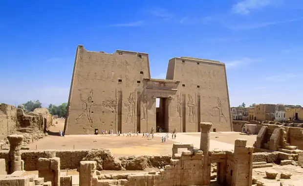 Horus des Pyramides au Nil ( entrée et sortie Caire )J/D - 20