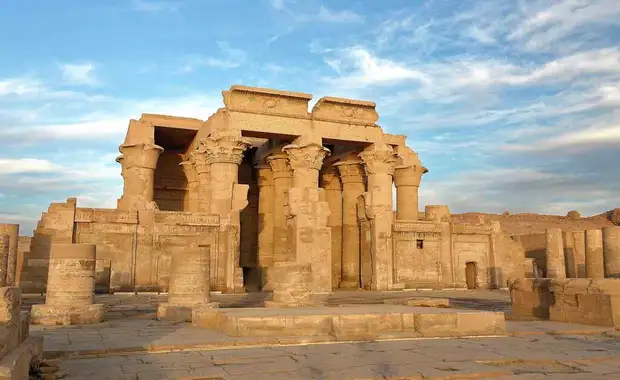 Horus des Pyramides au Nil ( entrée et sortie Caire )J/D - 16