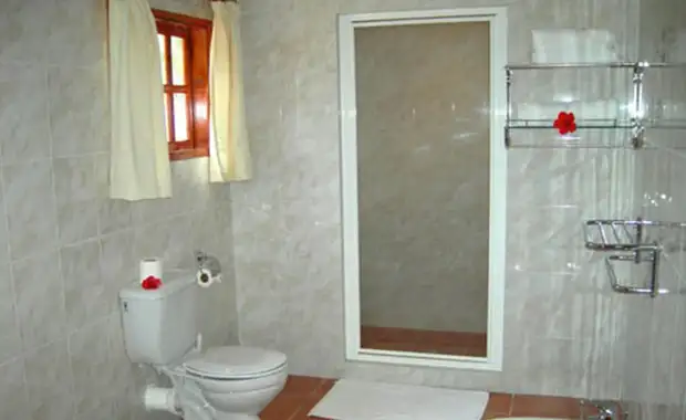 COMBINÉ 2 ILES : MAHÉ + PRASLIN Thalassa Self-Catering Apartments + The Britannia 07 nuits - 13