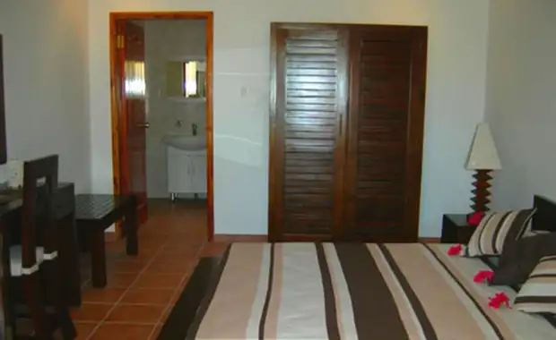 COMBINÉ 2 ILES : MAHÉ + PRASLIN Thalassa Self-Catering Apartments + The Britannia 07 nuits - 14