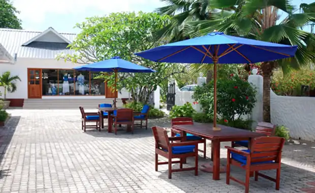 COMBINÉ 2 ILES : MAHÉ + PRASLIN Thalassa Self-Catering Apartments + The Britannia 07 nuits - 7