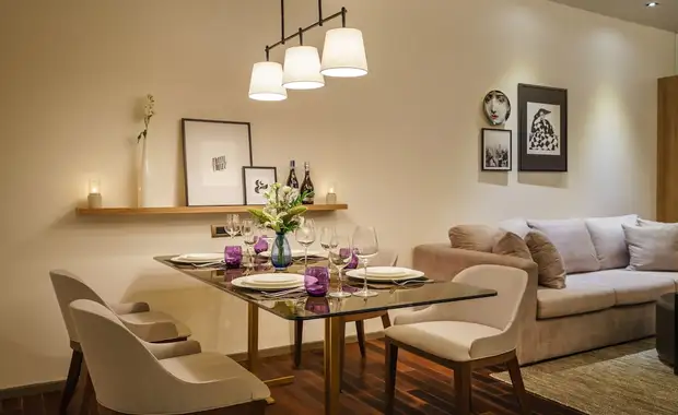 Akyra Thonglor - 33