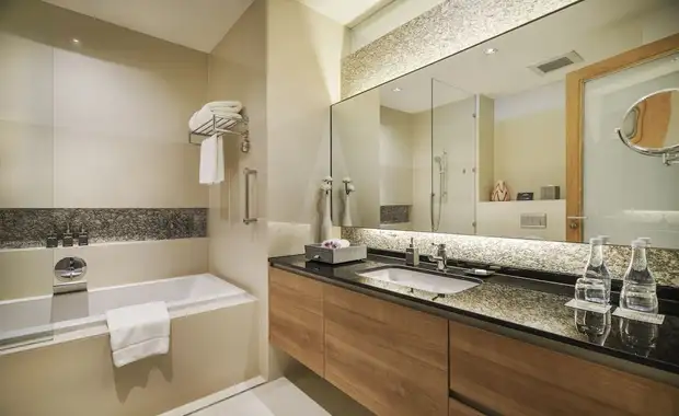Akyra Thonglor - 47