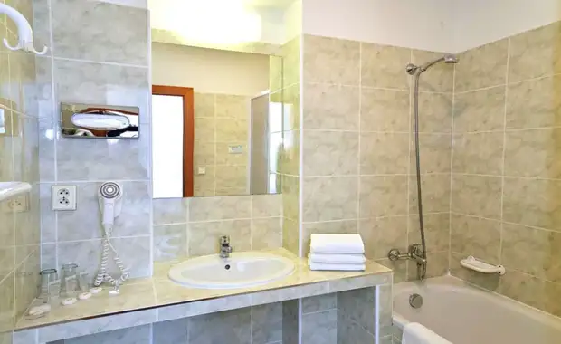 Hotel Merkur 4* - 5