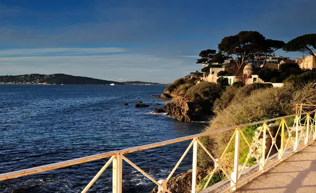 Escapade à Toulon avec bouteille de rosé locale, peignoirs et départ tardif - 4* - 13