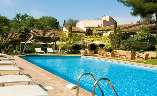 Charme, romantisme et détente avec champagne en Provence - 4* - 3
