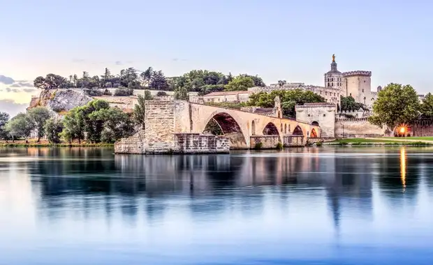 Séjour romantique avec bouteille de vin à Avignon - 4* - 10