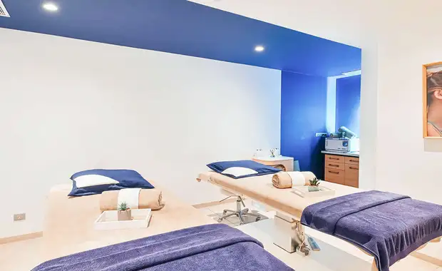 Instant romantique à Avignon, avec bulles et accès au spa - 4* - 13