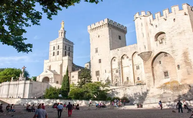 Instant romantique à Avignon, avec bulles et accès au spa - 4* - 15