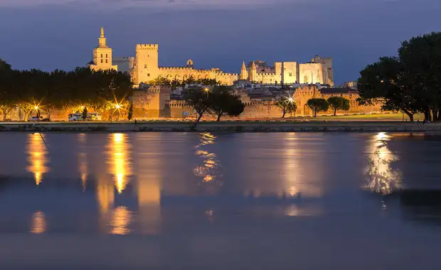 Instant romantique à Avignon, avec bulles et accès au spa - 4* - 16
