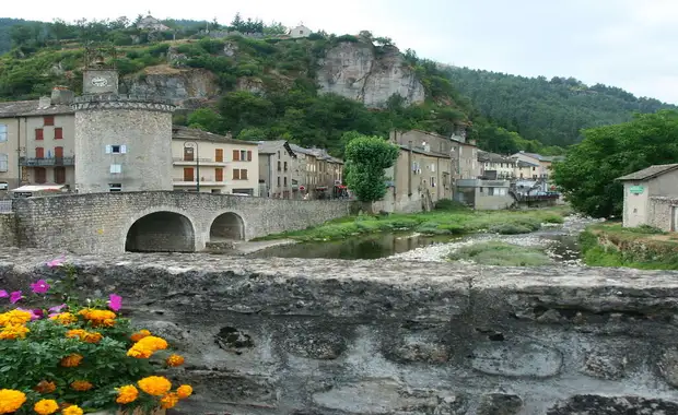 Escapade avec dîner et bains à remous privé dans un château près du Parc National des Cévennes - 4* - 17