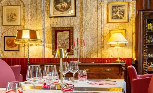 Romance à Saint-Malo avec champagne dans un château du XVIIIème - 4* - 8