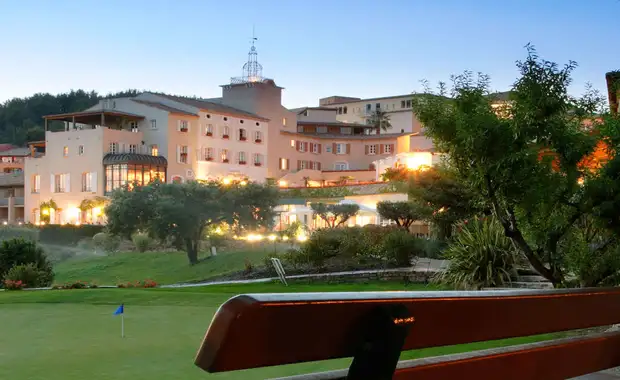 Evasion dans une villa au coeur de la Provence (jusqu'à 6 personnes) - 4* - 8