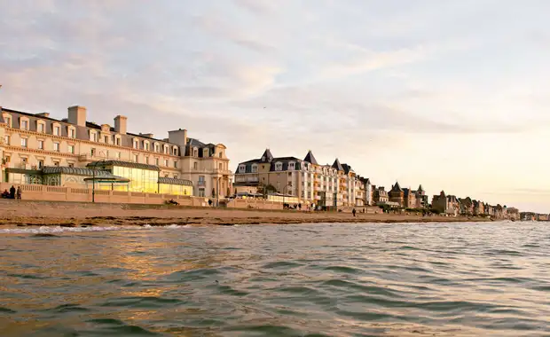 Dîner gastronomique face à la mer au Grand Hôtel des Thermes de Saint-Malo - 5* - 11