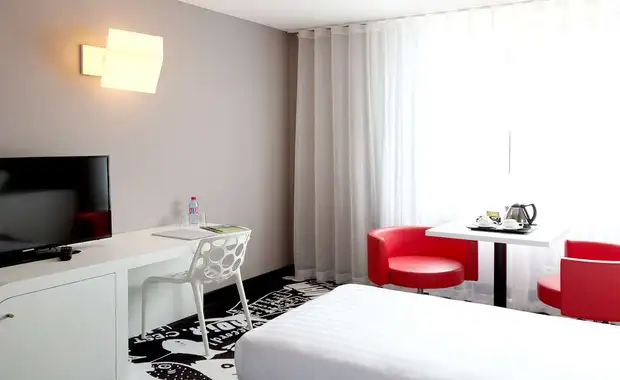 ÉChappée romantique 4* + ambiance romantique et une bouteille de cava, à la Louvière - 4* - 11