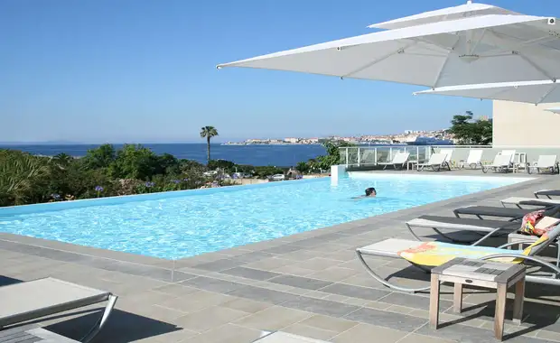 Week-end bien-être à Ajaccio avec accueil romantique et accès au bain à remous - 4* - 1
