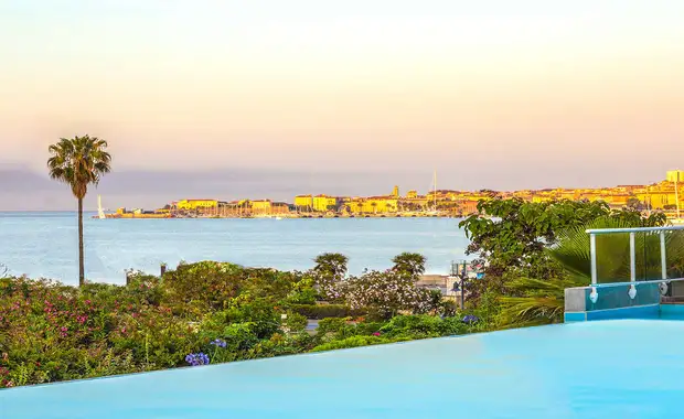 Week-end bien-être à Ajaccio avec accueil romantique et accès au bain à remous - 4* - 2
