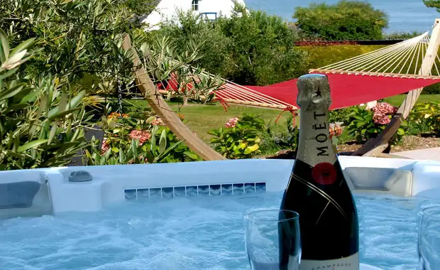 Séjour 100% local, champagne et bains à remous dans la baie de Locquirec - 1
